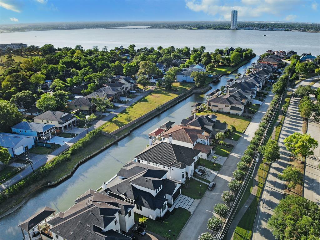 219 Blue Water Way, Kemah, Texas image 4