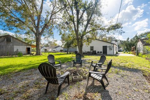 A home in Angleton