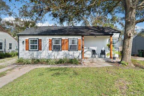 A home in Angleton