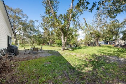 A home in Angleton