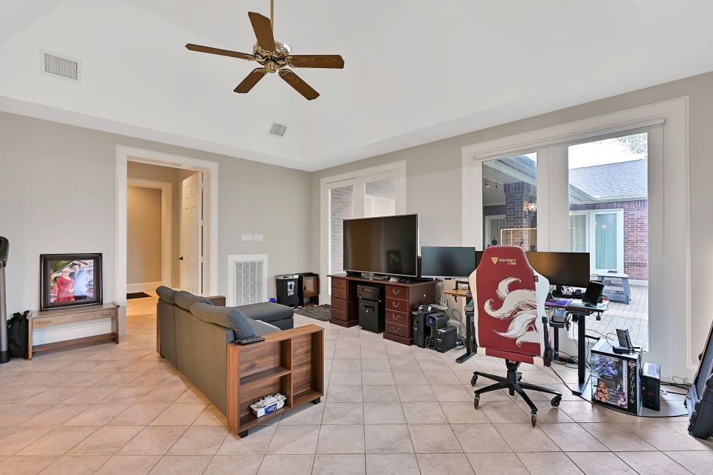 310 Rustic Lane, Friendswood, Texas image 22