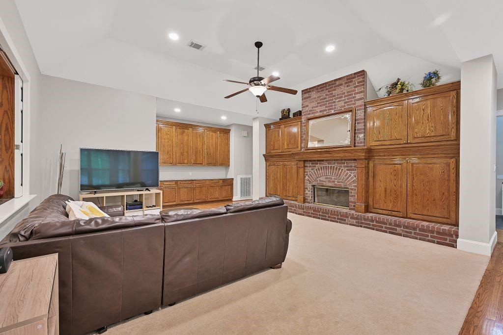 310 Rustic Lane, Friendswood, Texas image 11