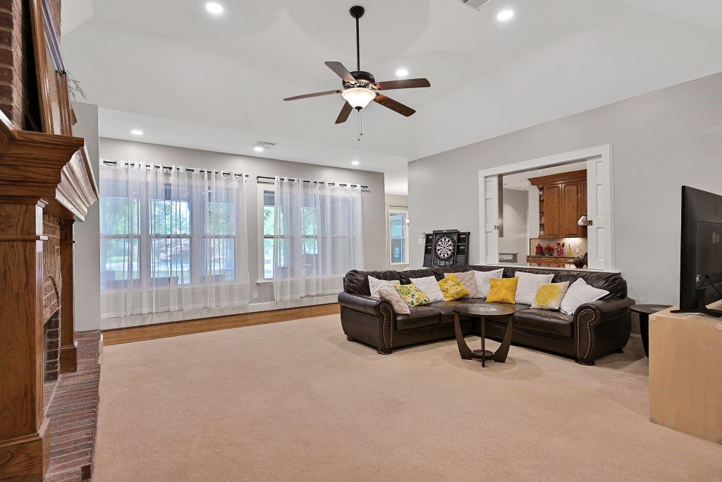 310 Rustic Lane, Friendswood, Texas image 12