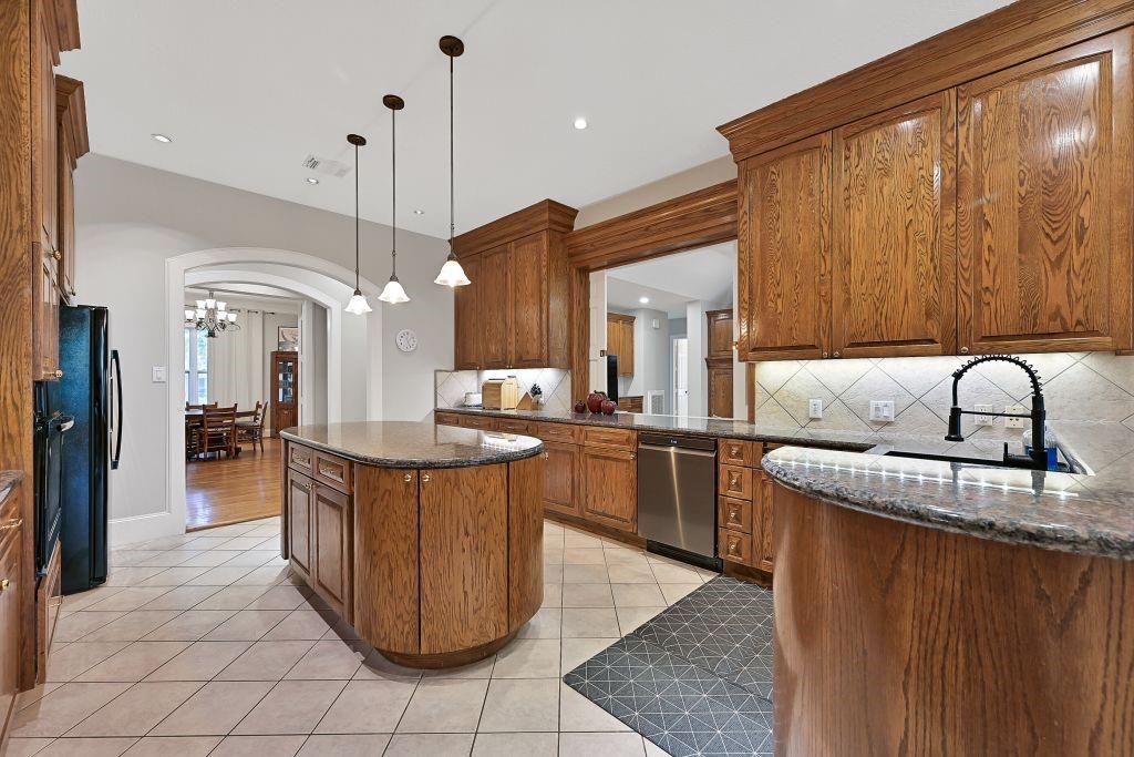 310 Rustic Lane, Friendswood, Texas image 9