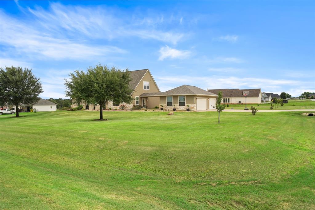 586 Ruby Drive, Bellville, Texas image 5