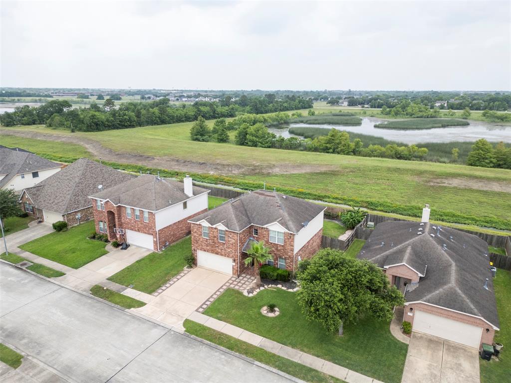 6407 Hillock Lane, Pearland, Texas image 3