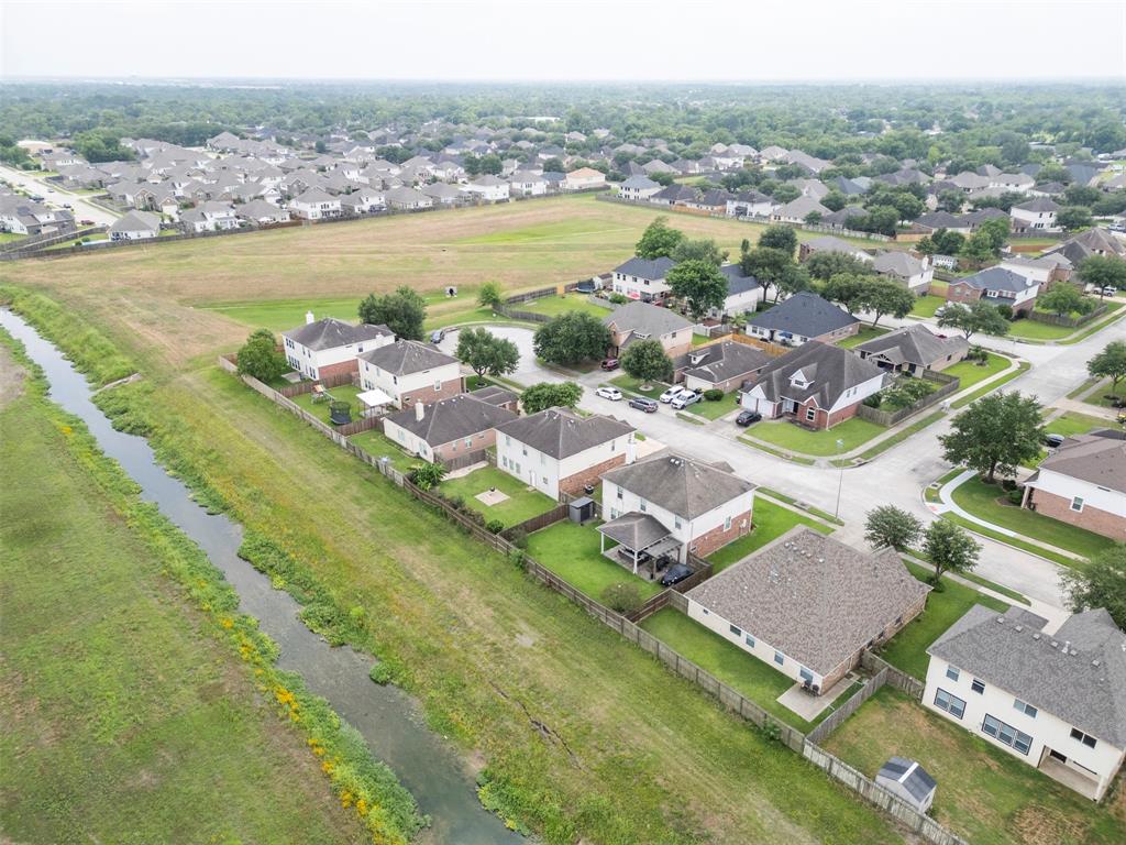 6407 Hillock Lane, Pearland, Texas image 23