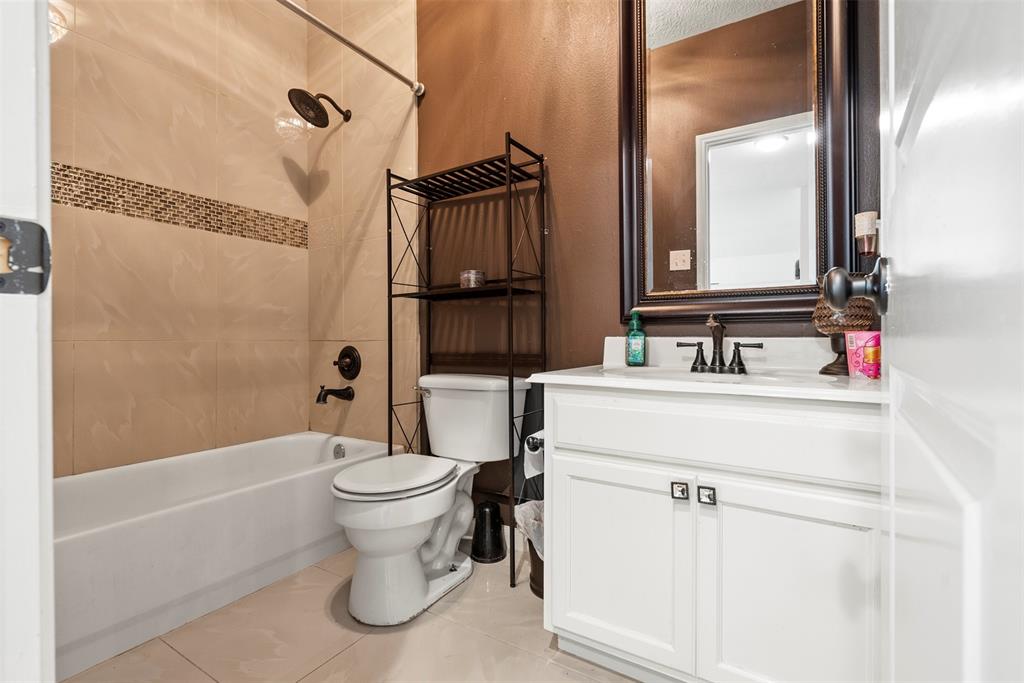 6407 Hillock Lane, Pearland, Texas image 14