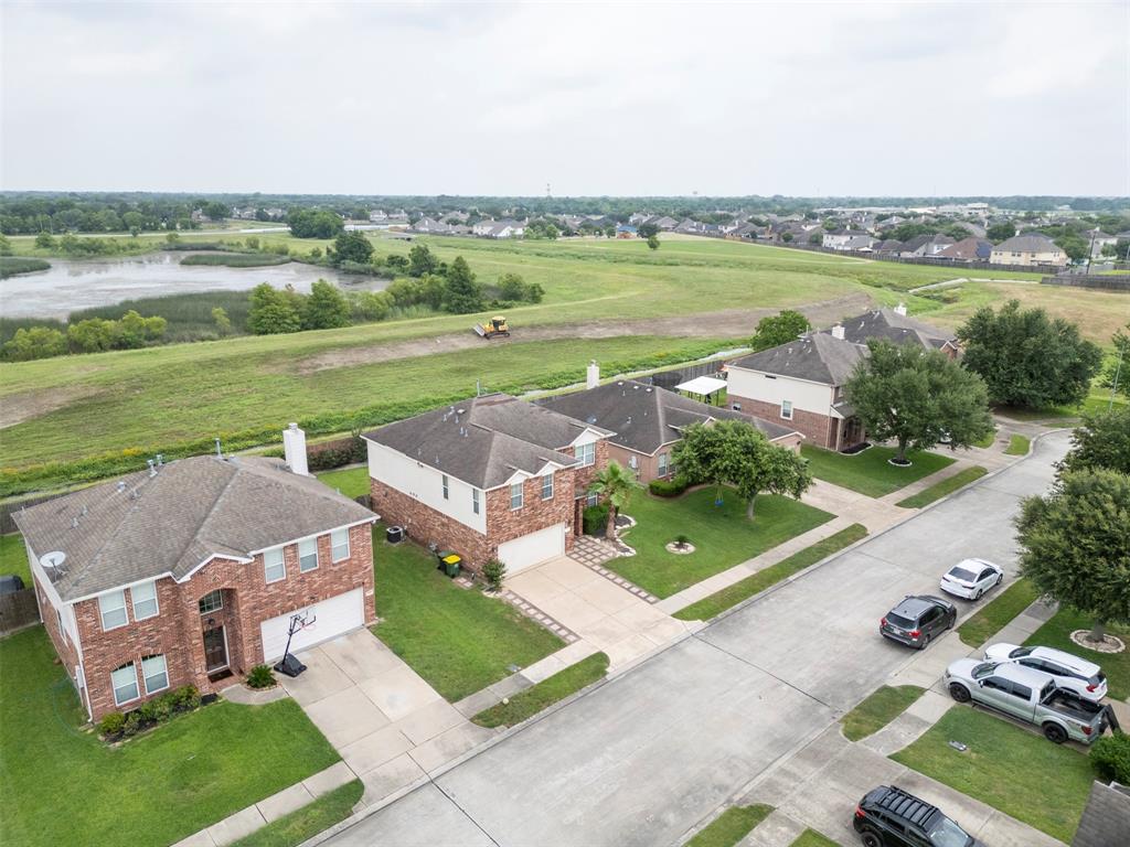 6407 Hillock Lane, Pearland, Texas image 2