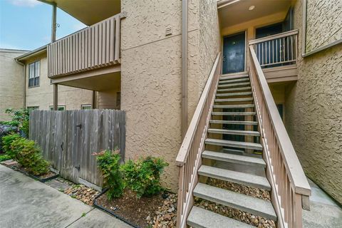 Condominium in Houston TX 5000 Milwee Street.jpg