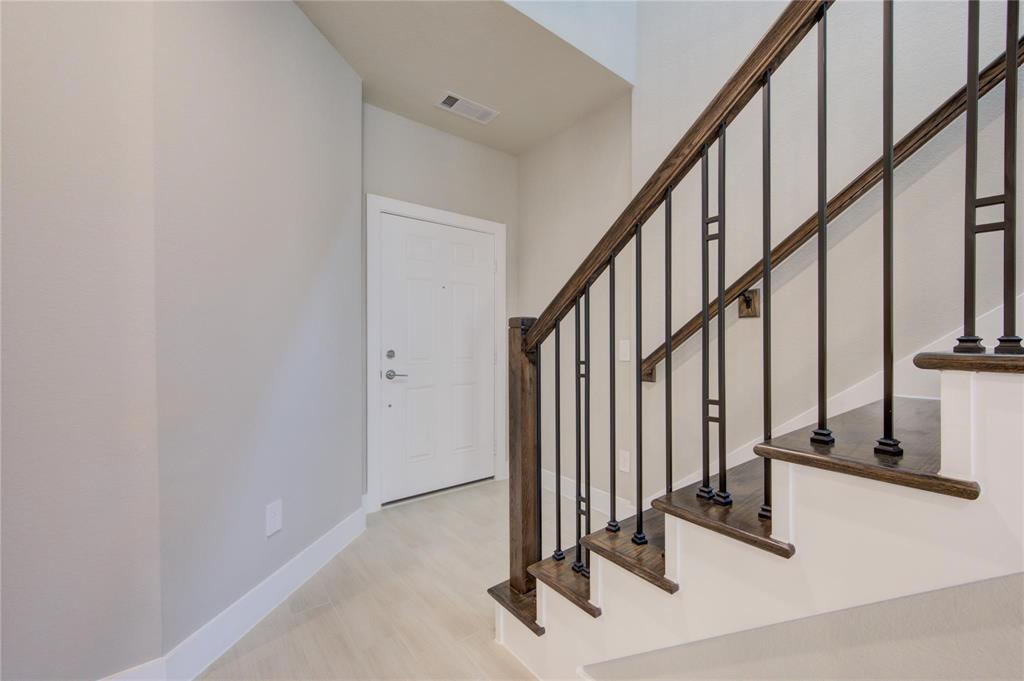 1709 Summerlyn