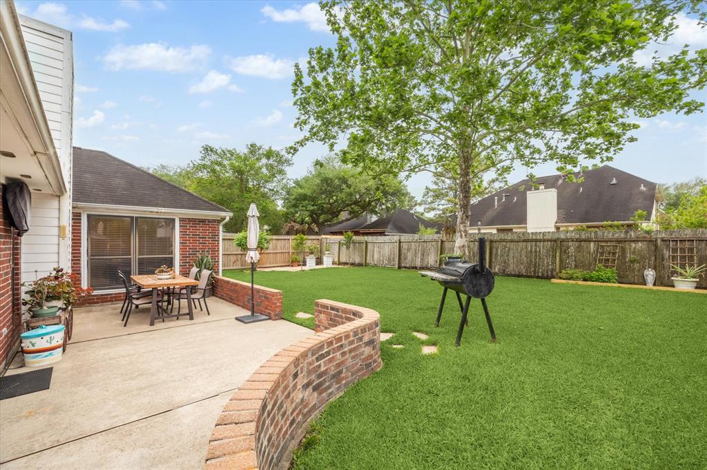 1118 Woodchase Drive, Pearland, Texas image 27