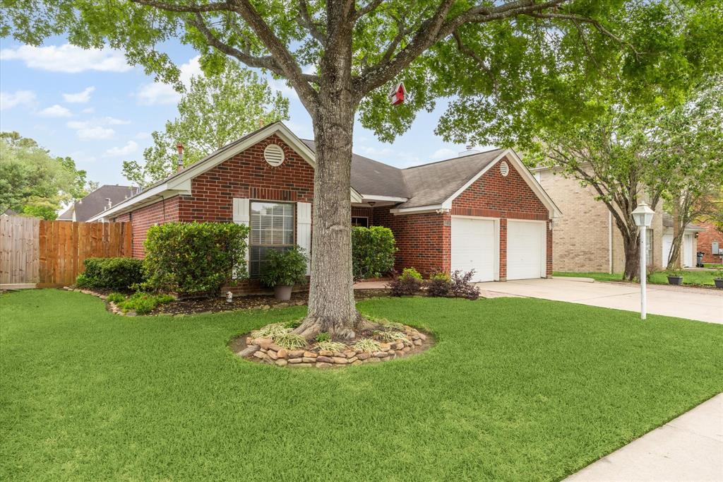 1118 Woodchase Drive, Pearland, Texas image 3