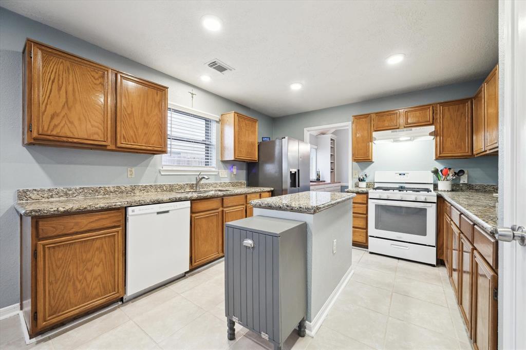 1118 Woodchase Drive, Pearland, Texas image 13