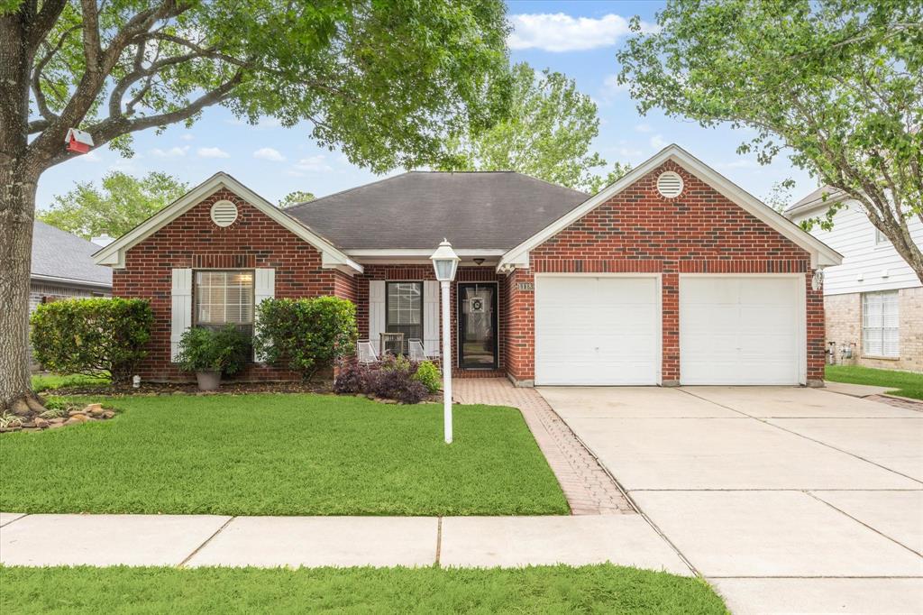 1118 Woodchase Drive, Pearland, Texas image 1