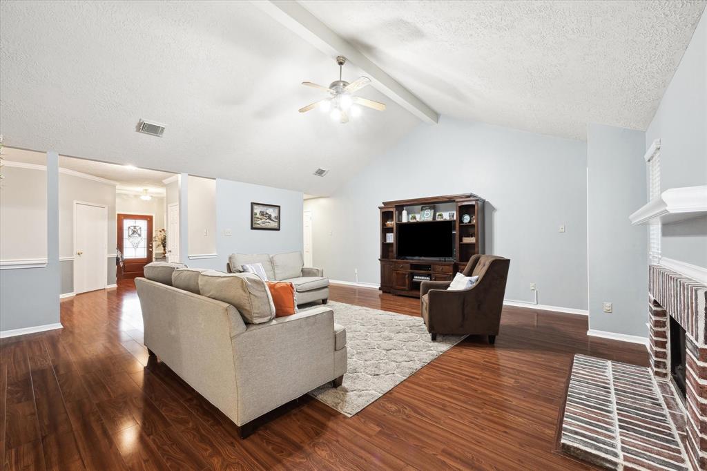 1118 Woodchase Drive, Pearland, Texas image 8