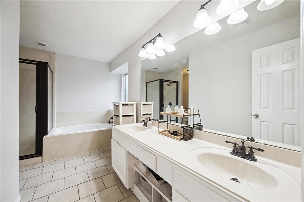 1118 Woodchase Drive, Pearland, Texas image 19