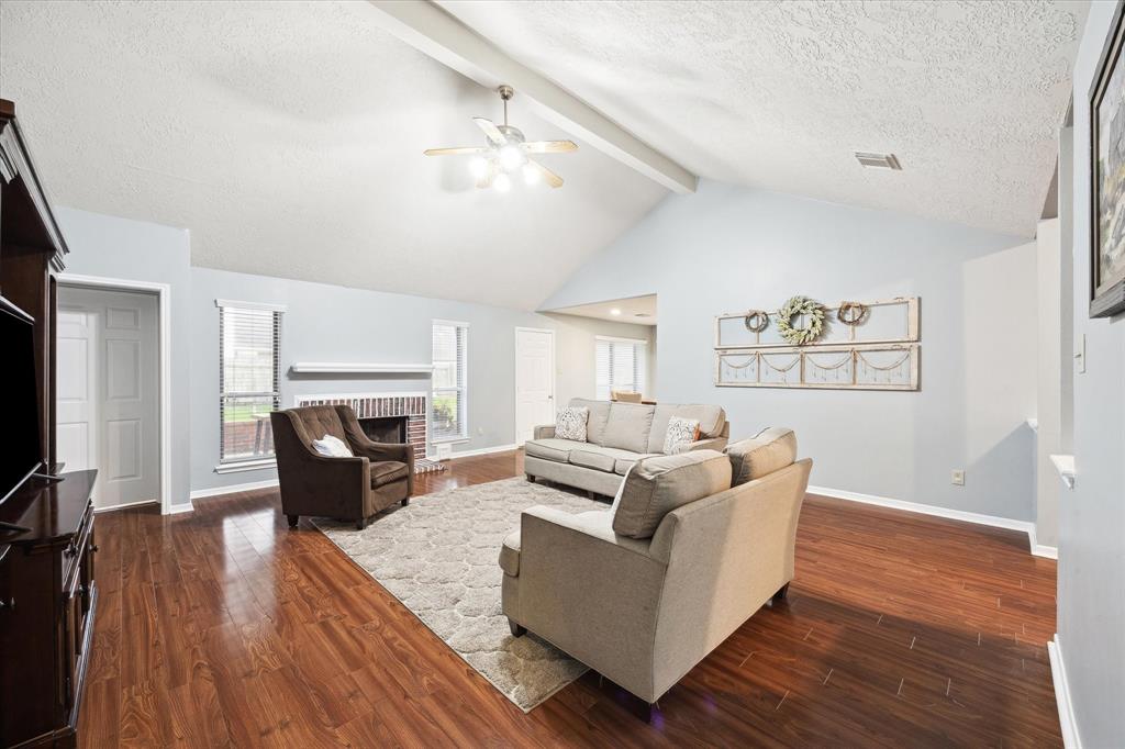 1118 Woodchase Drive, Pearland, Texas image 9