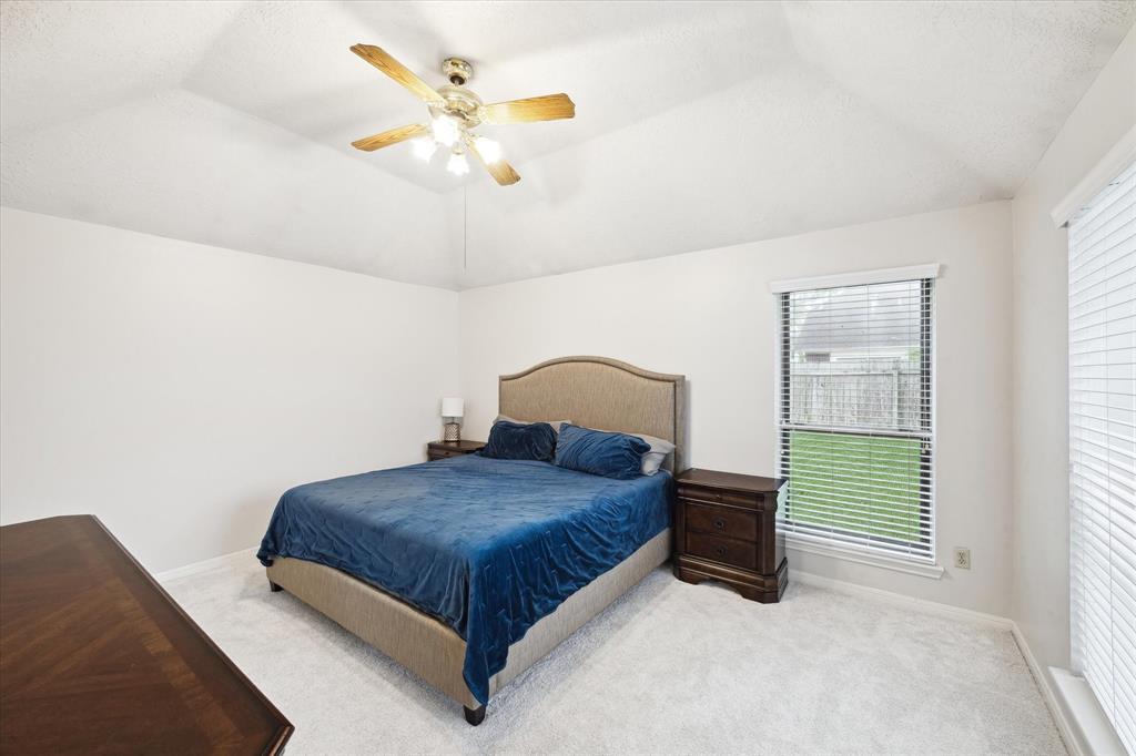 1118 Woodchase Drive, Pearland, Texas image 18