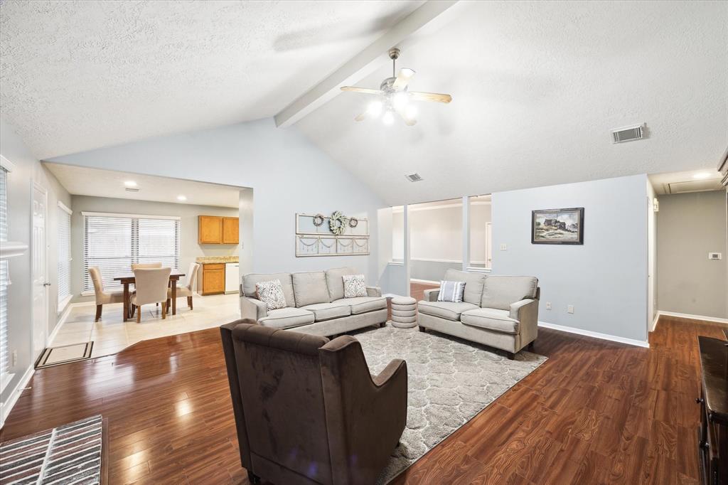 1118 Woodchase Drive, Pearland, Texas image 11