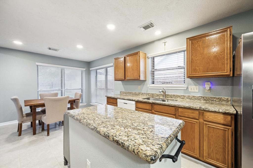 1118 Woodchase Drive, Pearland, Texas image 14
