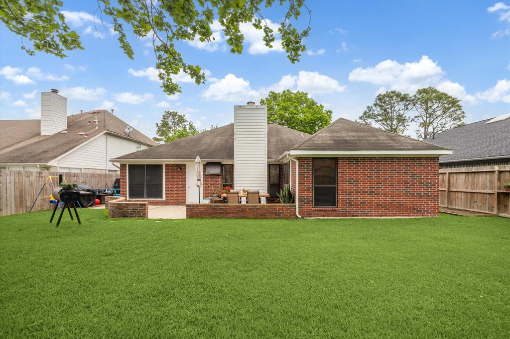 1118 Woodchase Drive, Pearland, Texas image 25
