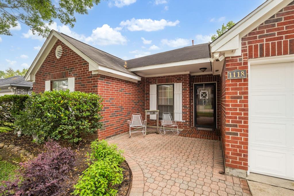 1118 Woodchase Drive, Pearland, Texas image 2
