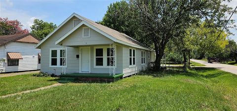 215 San Jacinto Street Highlands TX 77562