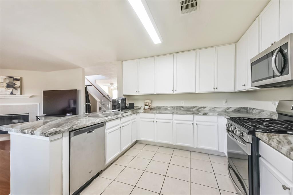 3702 Pebble Garden Lane, Katy, Texas image 16
