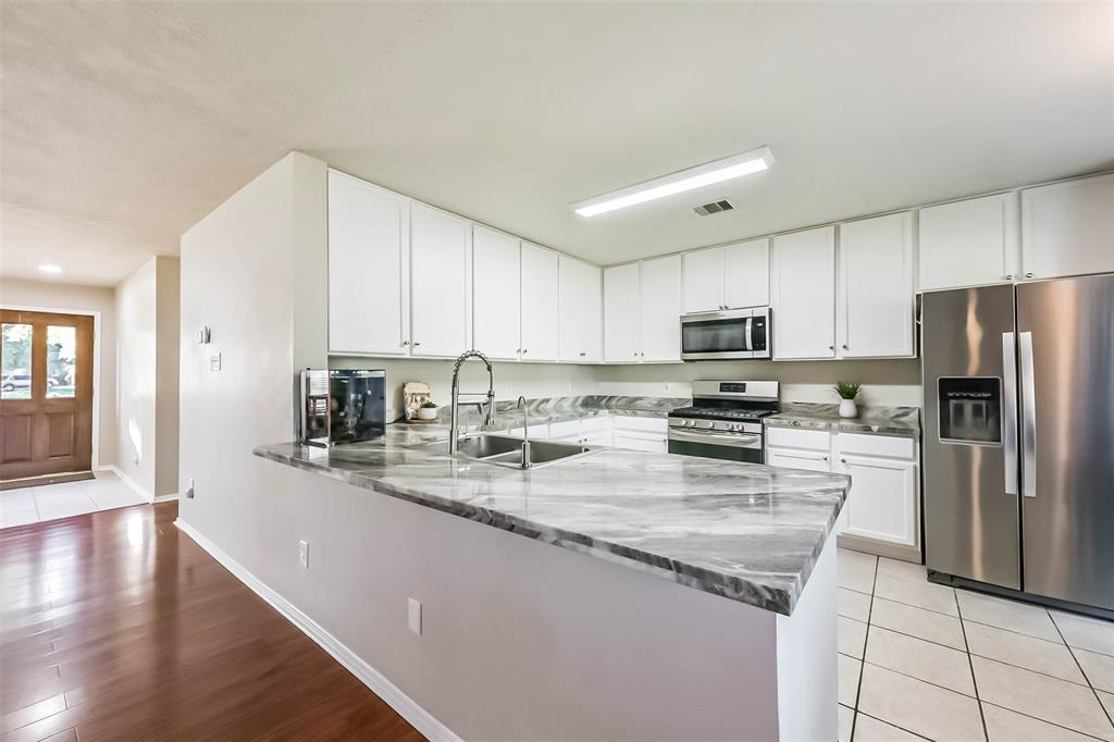 3702 Pebble Garden Lane, Katy, Texas image 17