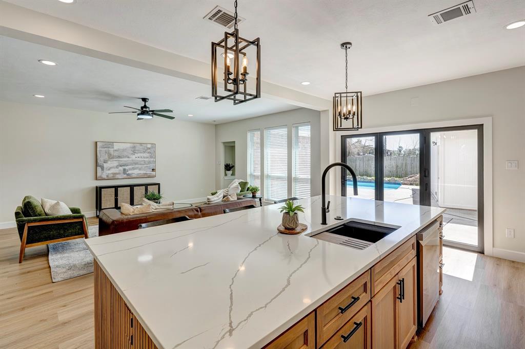 2115 Palm Castle Drive, League City, Texas image 11