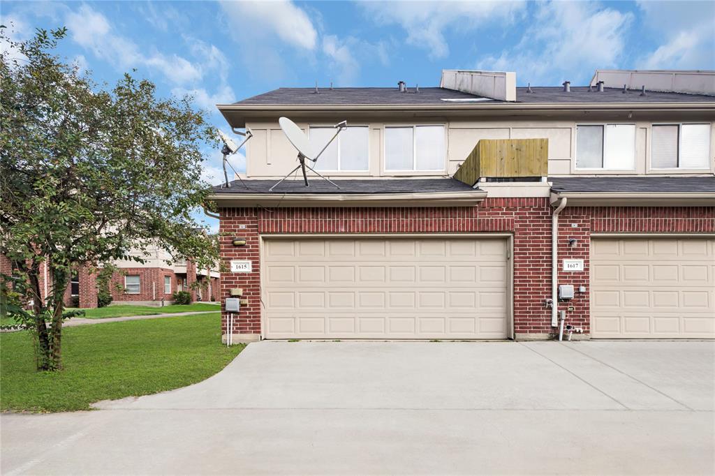 1615 Townhome Lane, Missouri City, Texas image 9