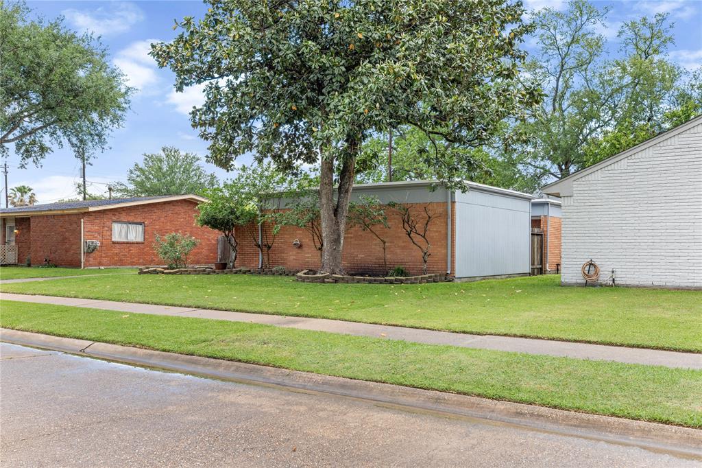 1112 Helen Drive, Deer Park, Texas image 3