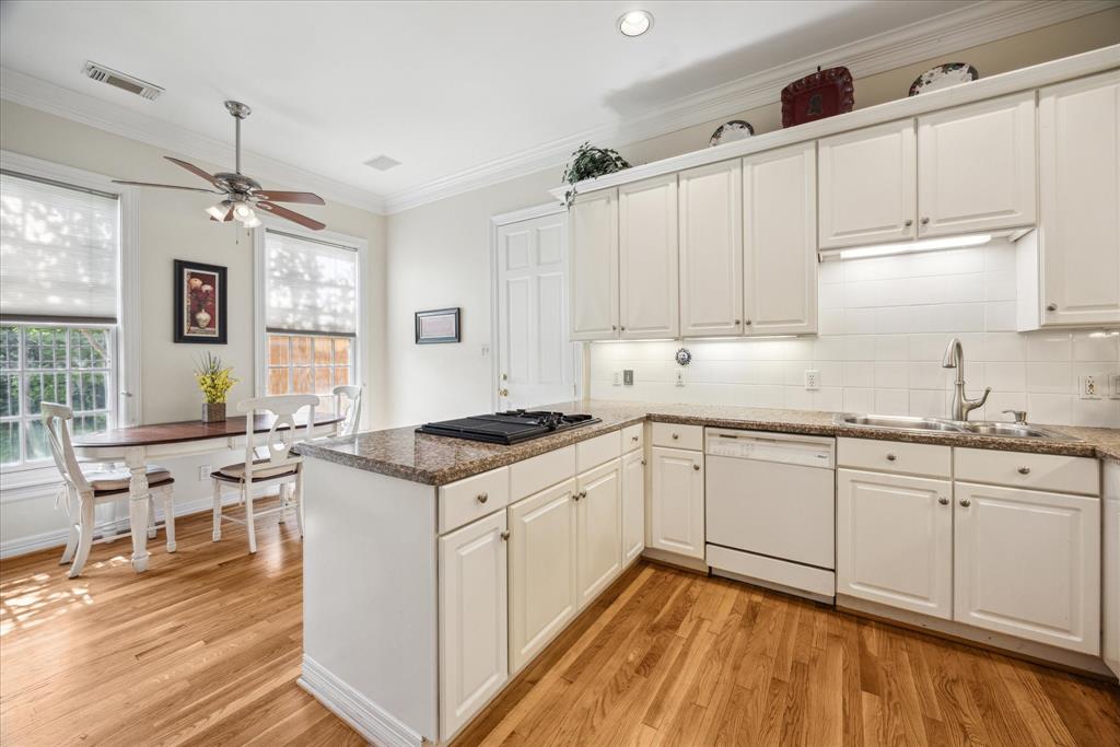 3388 Maroneal Street, Houston, Texas image 7