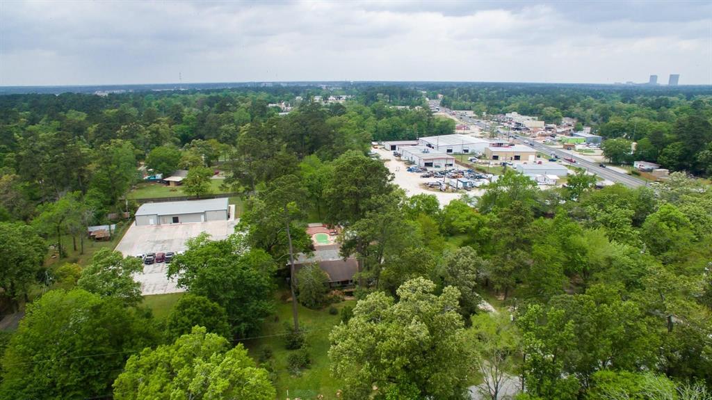 1802 Pinewoods Way