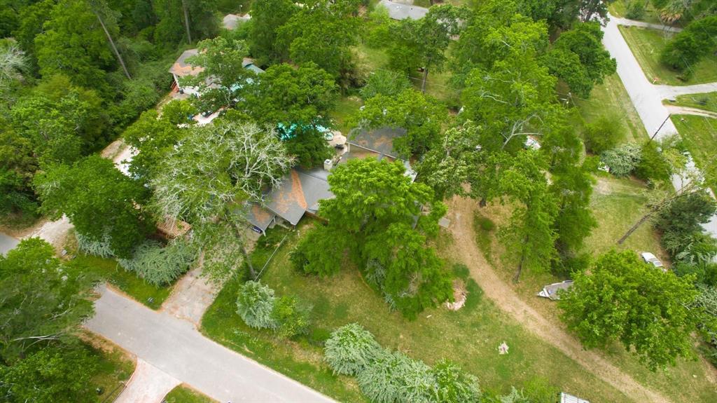 1802 Pinewoods Way