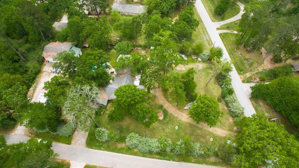 1802 Pinewoods Way