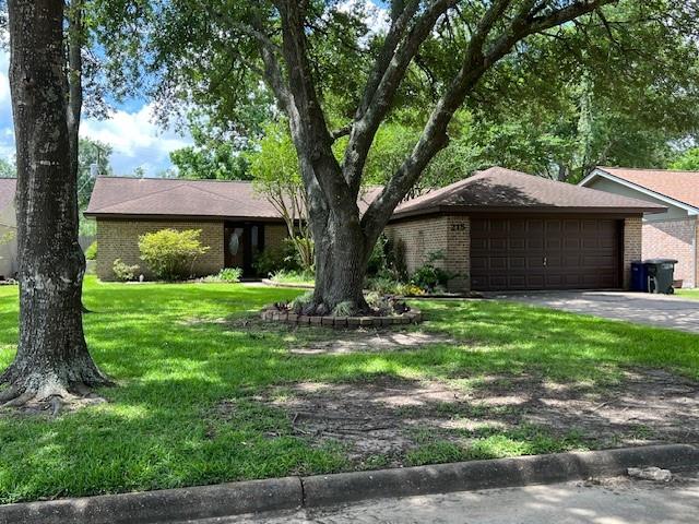 215 Oakwood Street, League City, Texas image 2