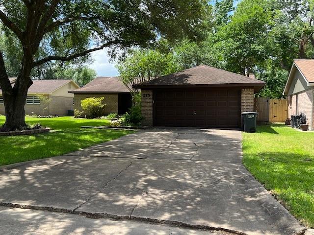 215 Oakwood Street, League City, Texas image 1