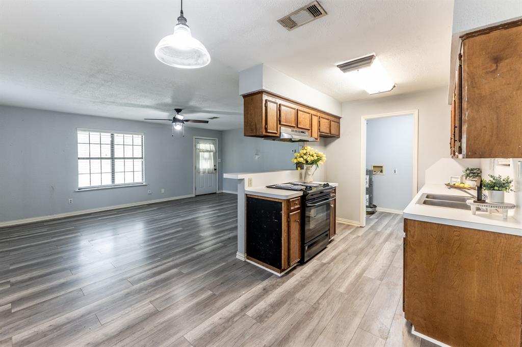 151 Town And Country Drive, Huntsville, Texas image 9