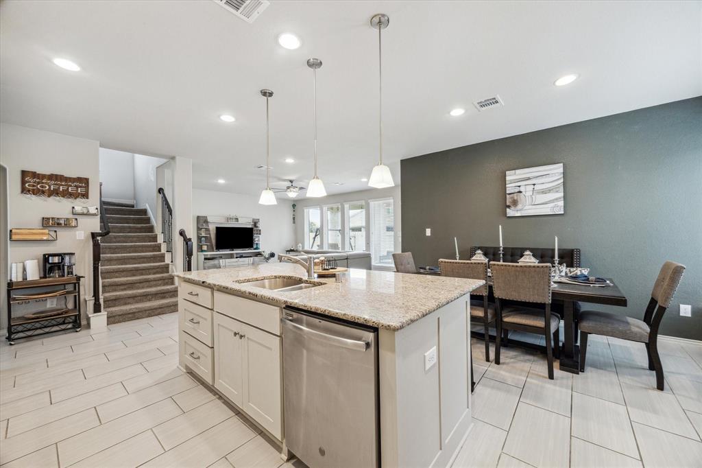 2208 Blackhawk Ridge Lane, Manvel, Texas image 10