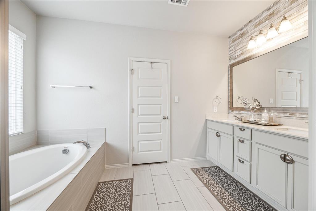 2208 Blackhawk Ridge Lane, Manvel, Texas image 14