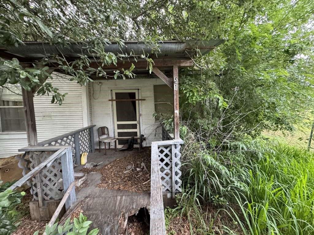 514 W Avenue D, Poteet, Texas image 1