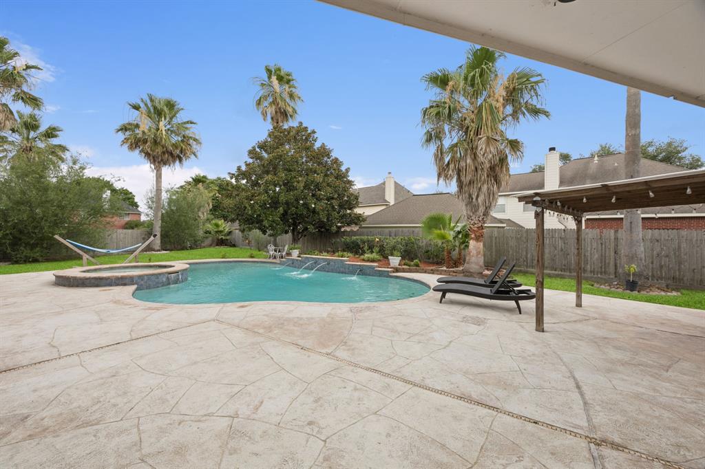 2537 La Rochelle Court