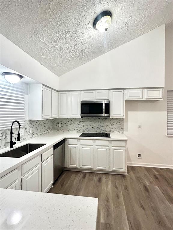 15038 Timberlea Drive, Houston, Texas image 3