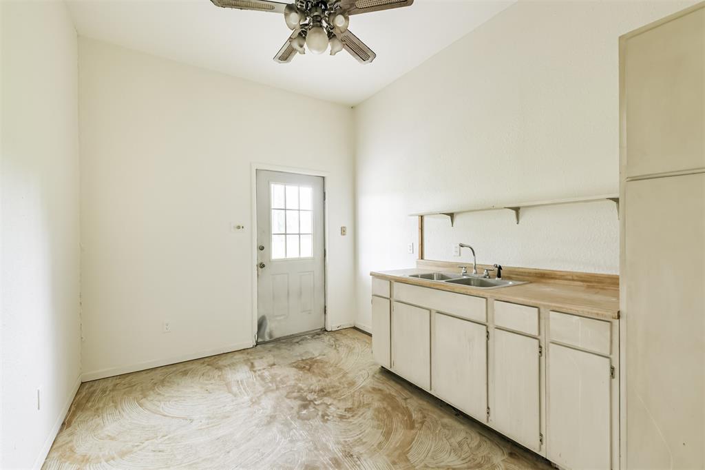 633 County Road 2222, Cleveland, Texas image 38