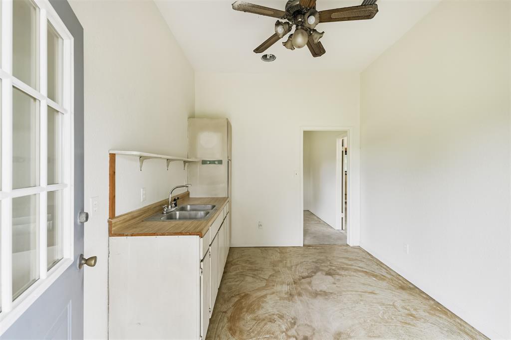 633 County Road 2222, Cleveland, Texas image 37