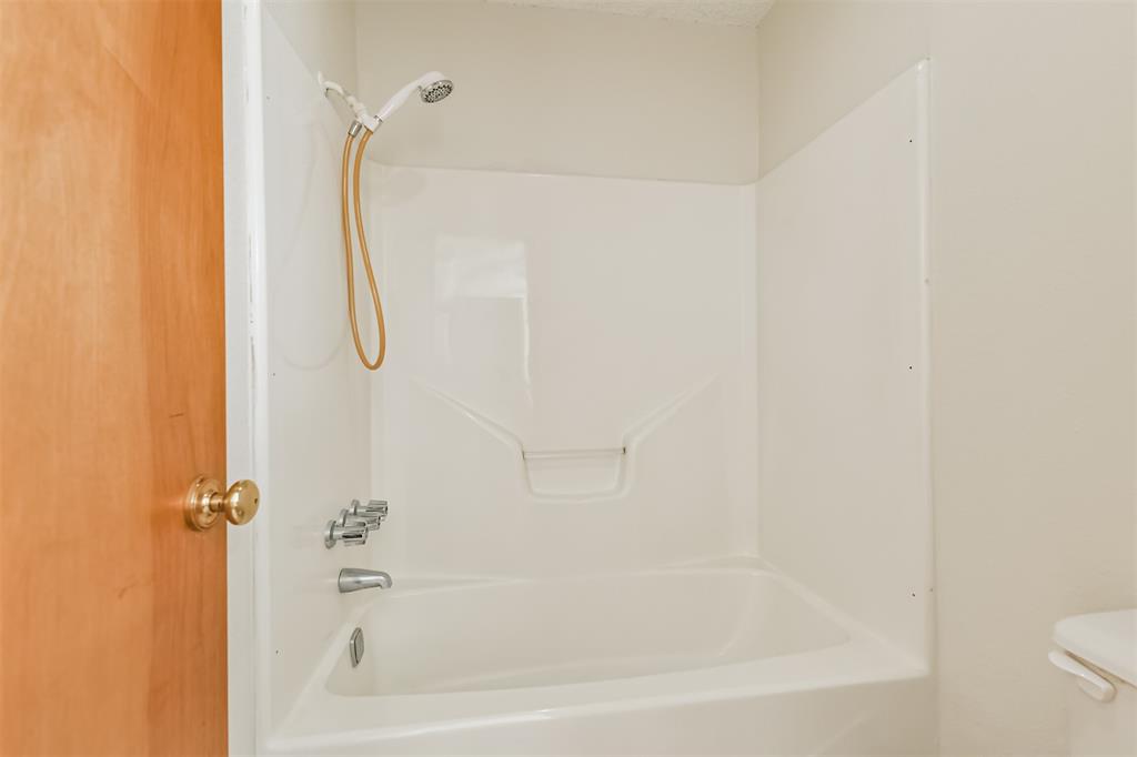 633 County Road 2222, Cleveland, Texas image 31