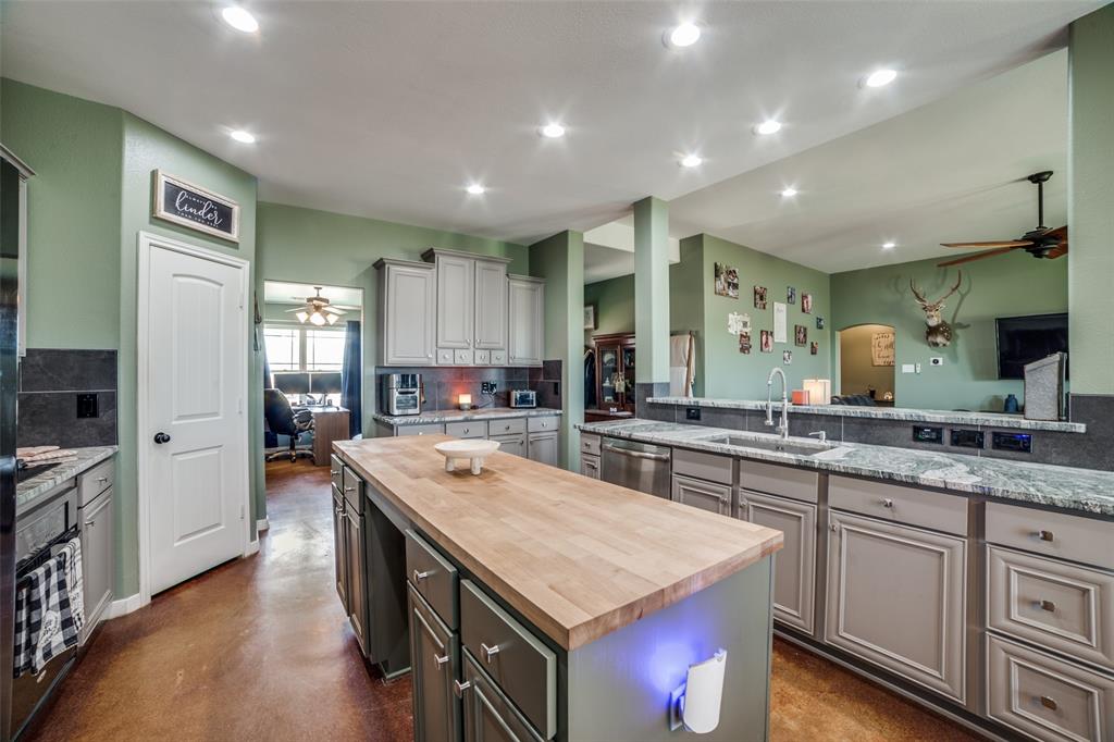 2259 County Road 325, Sabinal, Texas image 13