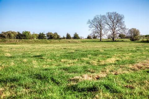 Photo of 10 Fieldcrest Ln, Burton, TX 77835 (MLS # 12195594) Photo of 10 Fieldcrest Ln, Burton, TX 77835 (MLS # 12195594)